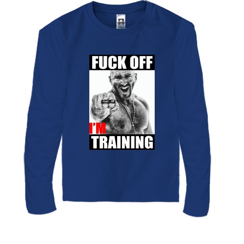 Детский лонгслив с агрессивным мужчиной и надписью «F*ck off, i'm training»